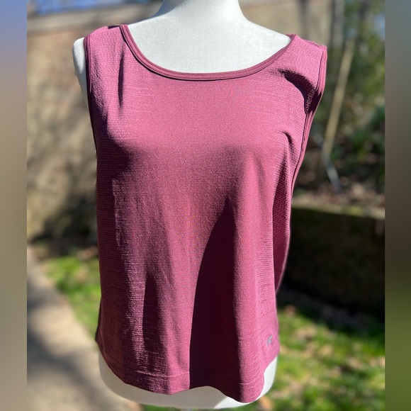 Lot of 2 Under Armor athletic tanks Size Large - Picture 5 of 8